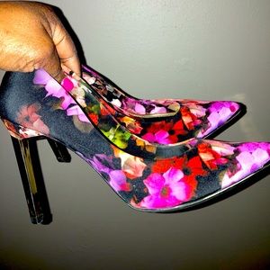Ted Baker floral heels. Size 39.5 or 9.5 US wore twice! Very comfortable